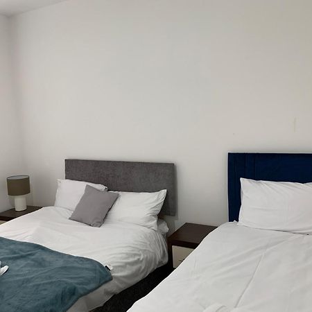Beautiful All Room En-Suite 4 Bedrooms House , Free Parking, Wifi, Corporate, Contractors, Family Relocation, Contact Us For Long Term Rate อิลฟอร์ด ภายนอก รูปภาพ