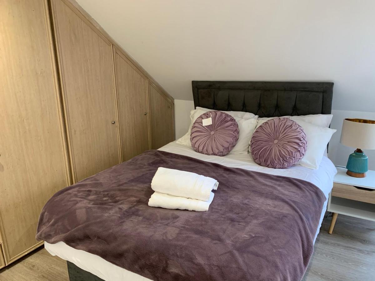 Beautiful All Room En-Suite 4 Bedrooms House , Free Parking, Wifi, Corporate, Contractors, Family Relocation, Contact Us For Long Term Rate อิลฟอร์ด ภายนอก รูปภาพ