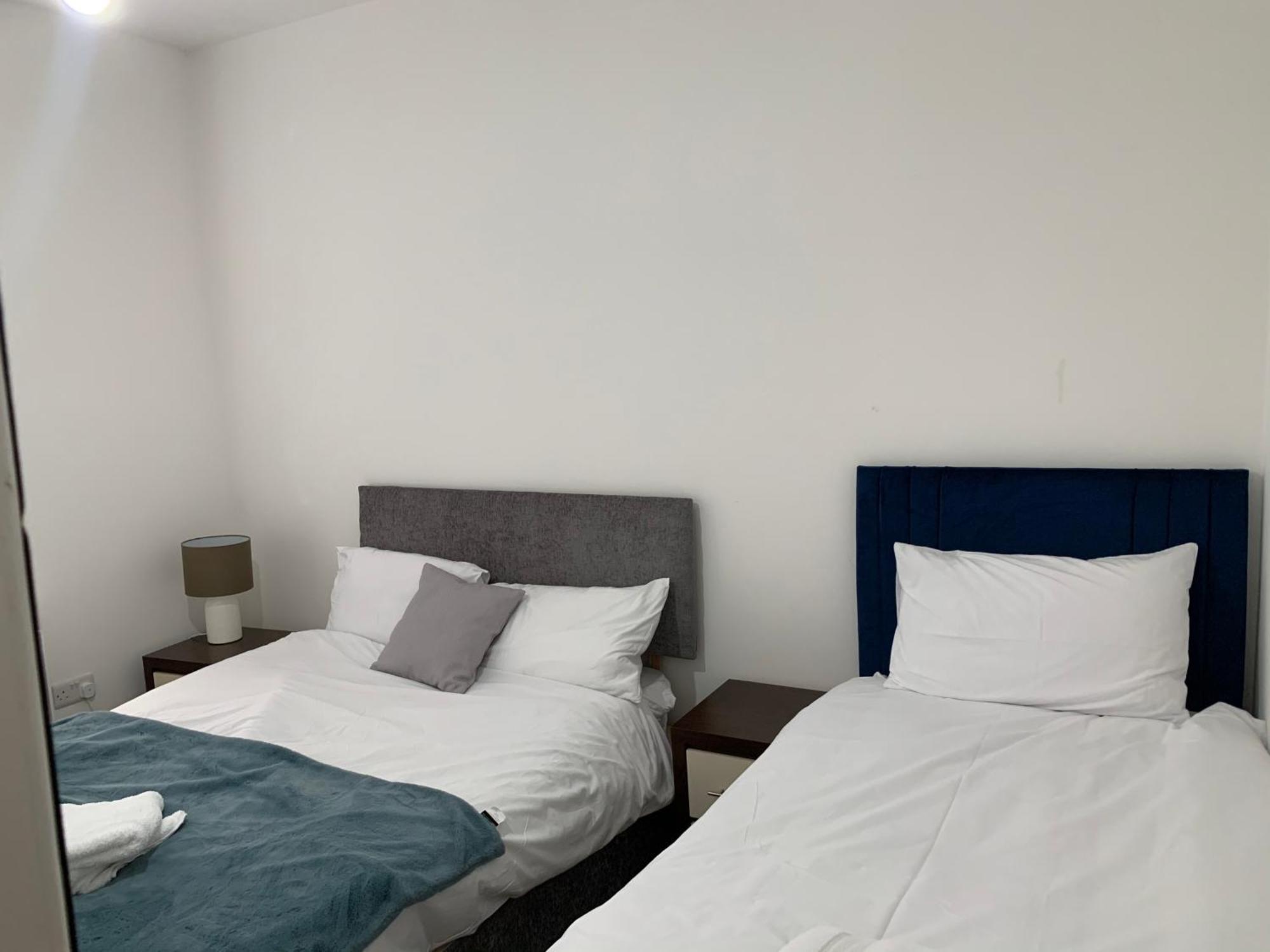 Beautiful All Room En-Suite 4 Bedrooms House , Free Parking, Wifi, Corporate, Contractors, Family Relocation, Contact Us For Long Term Rate อิลฟอร์ด ภายนอก รูปภาพ